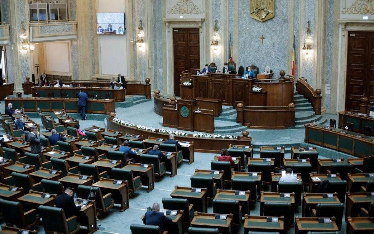 Legea carantinei și izolării a fost votată de Senat; vezi cine a votat împotrivă și cine s-a abținut