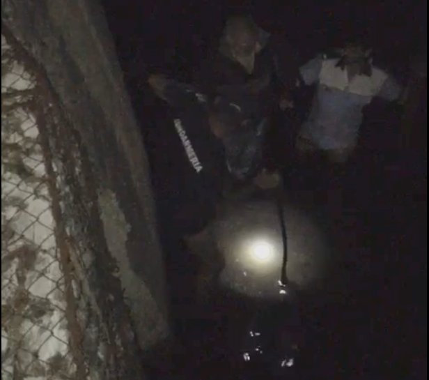 Operațiune de salvare: bătrân de 73 de ani scos din apă unde a stat ȘASE ORE de un polițist și un jandarm