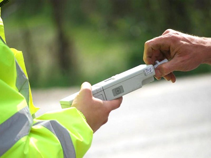 Şoferi băuţi depistaţi în trafic de poliţişti 