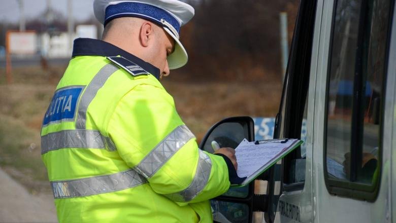 Amenzi date de poliţiştii din Chişineu-Criş în urma unei acţiuni de prevenire și combatere a faptelor antisociale