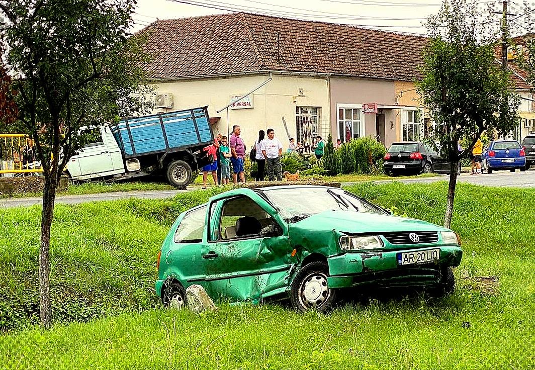 ”Frau gegen Frau” sau: Femeie cu camionetă contra femeie cu Volkswagen la Schöndorf (Frumușeni)