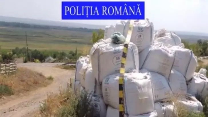 Pericol de EXPLOZIE: Zeci de tone de azotat de amoniu, depozitate în condiții improprii în județul Galați