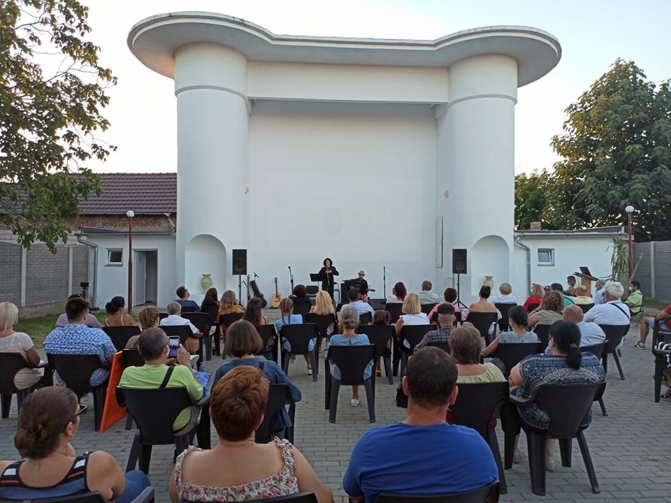 „Mi-e dor“- spectacol de muzică și poezie, în grădina de vară de la cinematograful din Grădiște
