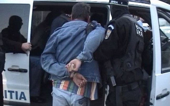 REȚINUT DE POLIȚIȘTII ARĂDENI PENTRU TÂLHĂRIE
