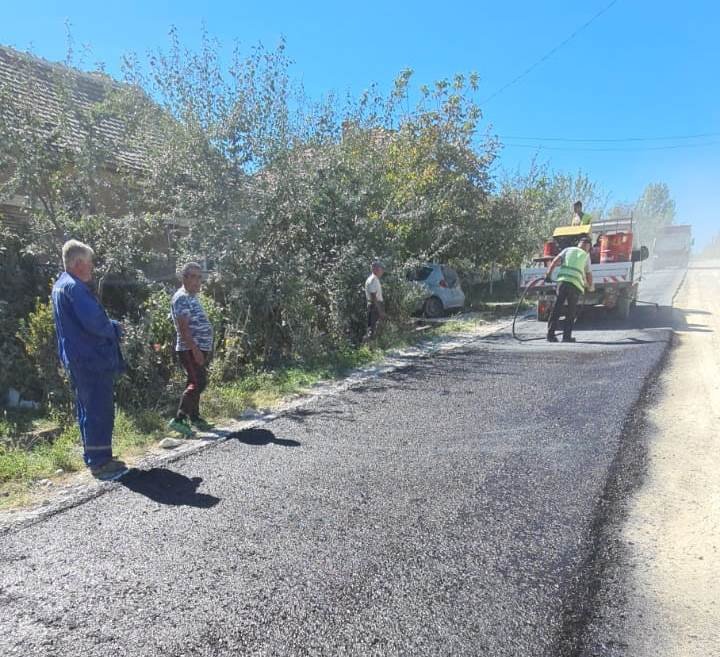 A fost reluată asfaltarea la Cuied; Cionca a trimis în control toată conducerea Direcției Tehnice a CJA (FOTO)