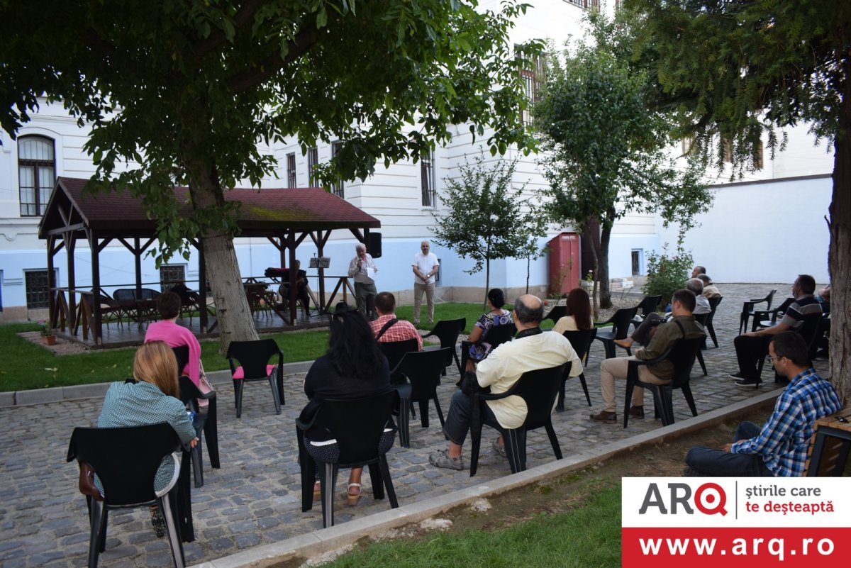 Foto Club Pro Arad a vernisat aseară la Sala Clio o expoziție în premieră în Arad 