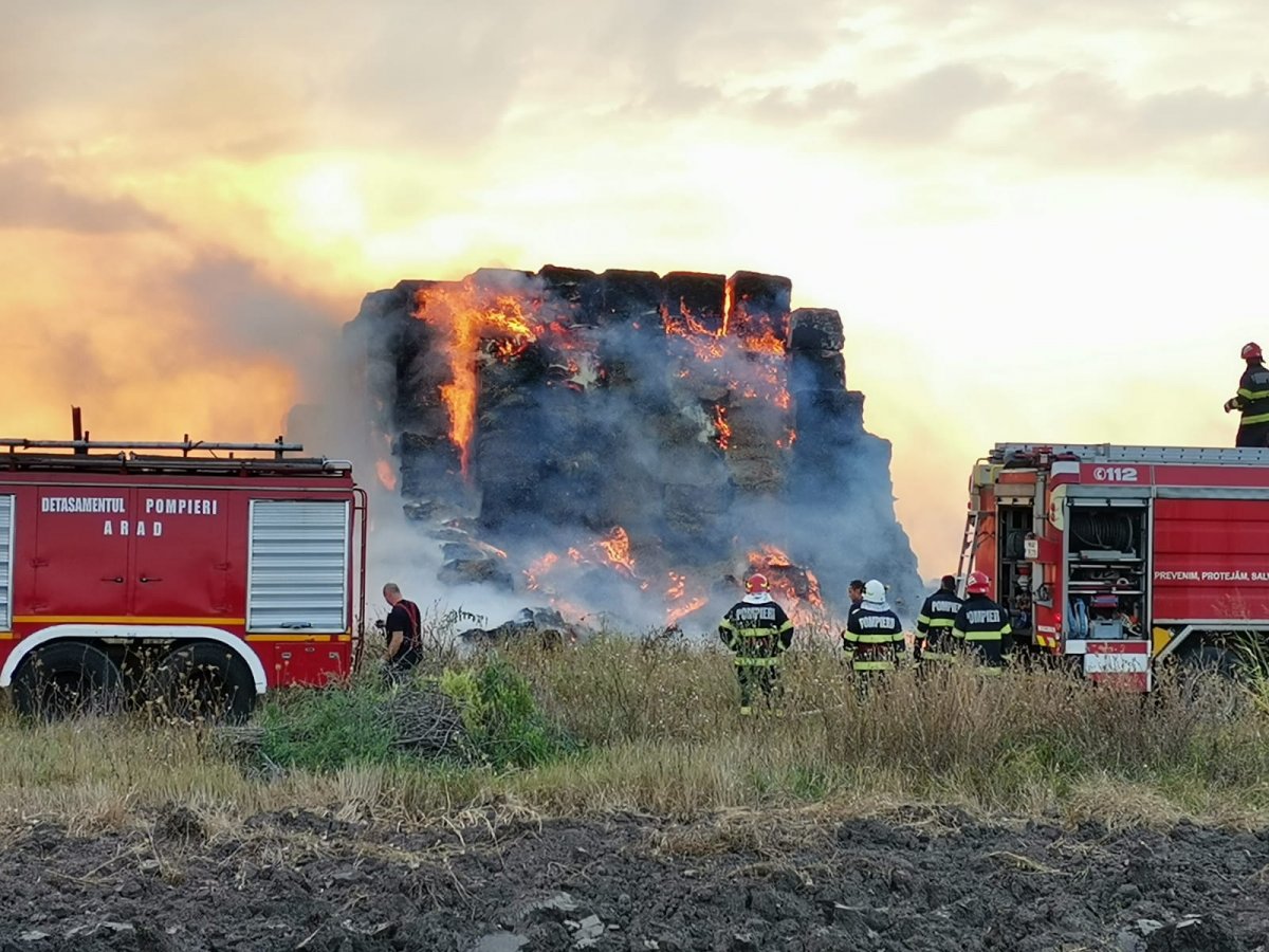 Incendiu baloți paie lângă WEBASTO