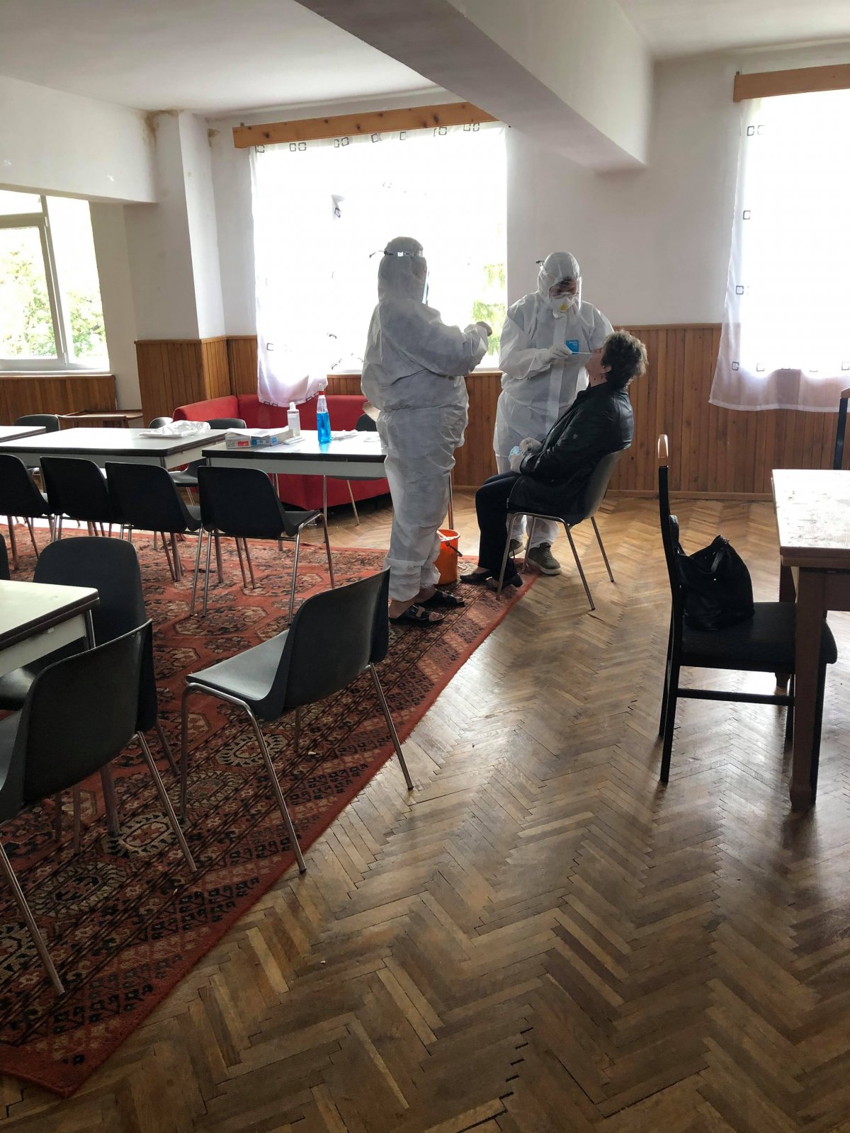 S-a încheiat o nouă sesiune de testare preventivă SARS-CoV-2 în centrele rezidențiale din subordinea DGASPC Arad. Din 819 probe prelevate, 793 sunt negative, iar 26 au fost confirmate pozitiv