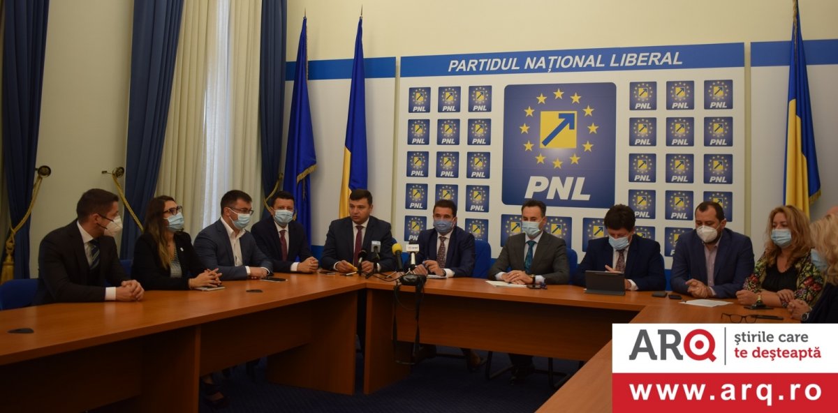 Liberalii sărbătoresc victoria în alegeri și îl invită pe Adrian Wiener să devină viceprimar al Aradului (FOTO și VIDEO)