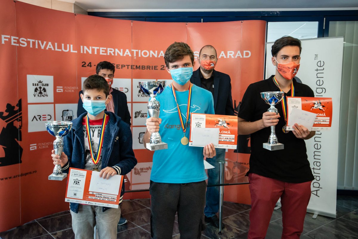 Arădeanul Vlad Miculiț a câștigat turneul amatorilor la Festivalul de Șah din Arad. Competiția „greilor” se încheie miercuri seara