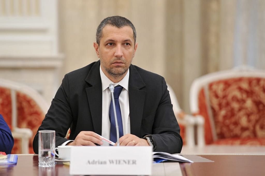 Adrian Wiener minte cu privire la faptul că USR nu a cerut funcţii 