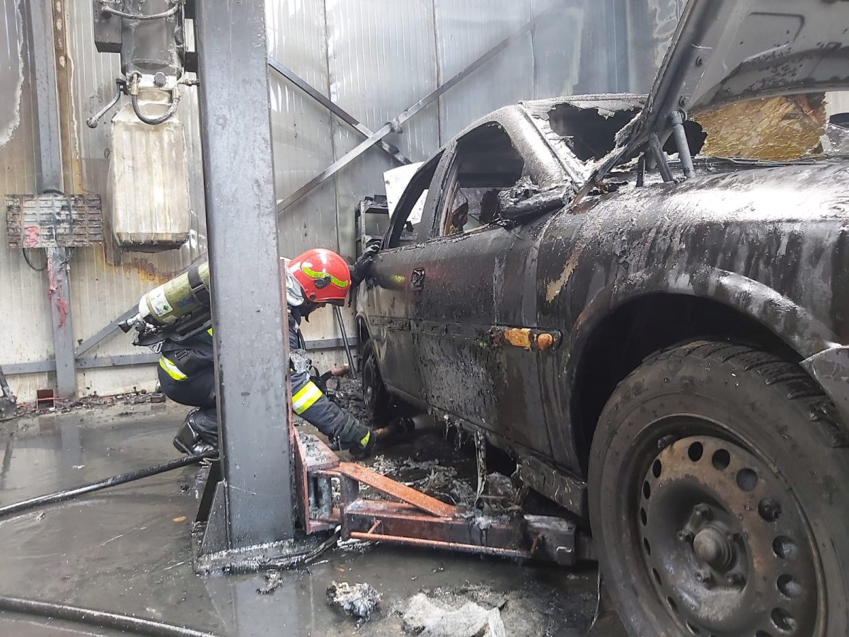 Incendiu la un SERVICE Auto de pe str. Ioan Fluieraș