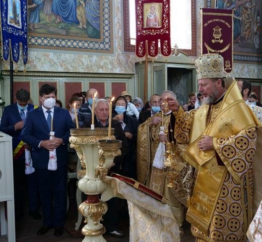 Sărbătoare la Grăniceri:  Biserica s-a înveșmântat iarăși cu prilejul resfințirii picturii, catapetesmei și lucrărilor exterioare (FOTO)