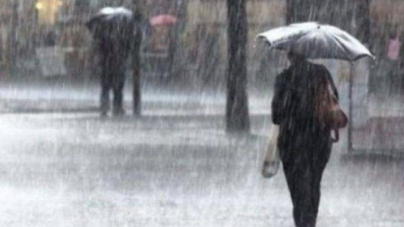 Avertizare meteo COD PORTOCALIU de vânt puternic şi ploi, apoi lapoviţă şi ninsoare