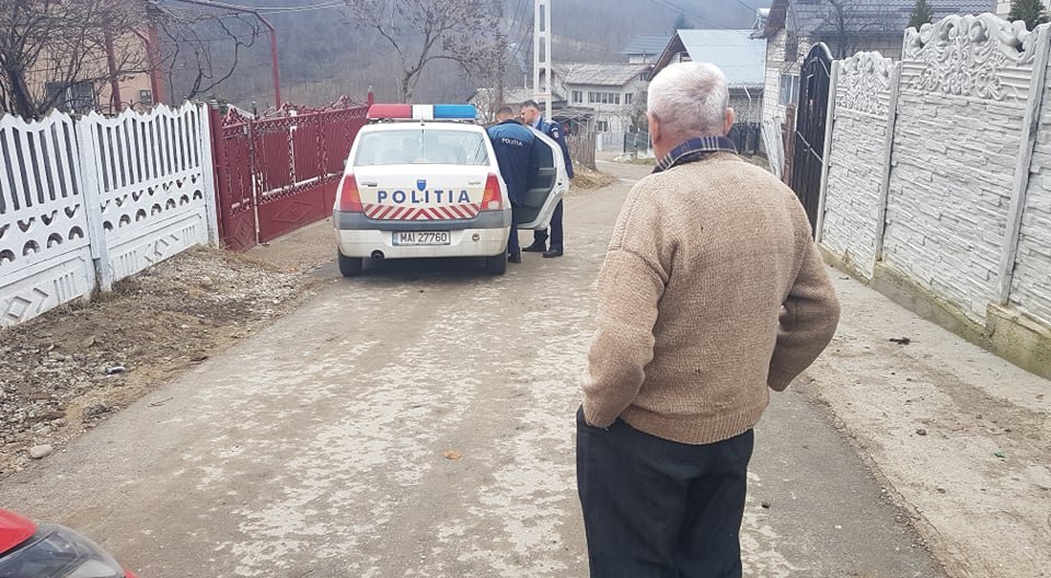 A distrus tot în calea sa din cauza alcoolului, apoi şi-a ameninţat concubina cu moartea de faţă cu cei şapte copii