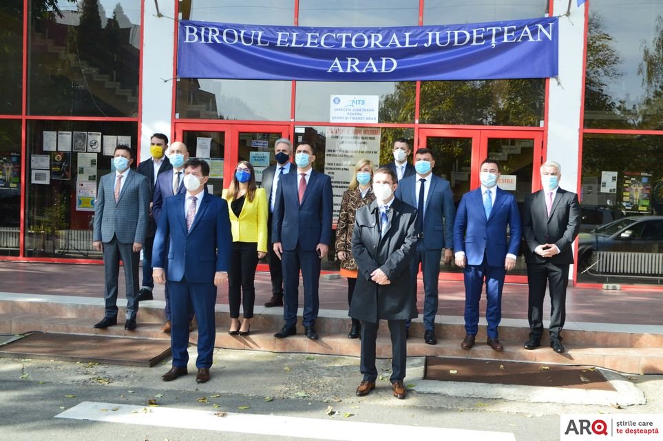 Liberalii arădeni și-au depus dosarele de candidatură pentru Senat și Camera Deputaților (FOTO și VIDEO)