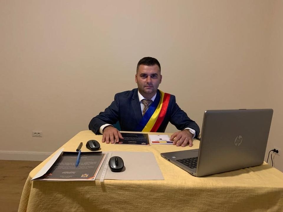 Mircea Braiți, primarul reales de la Buteni, a depus jurământul de acasă din cauza coronavirusului (FOTO și VIDEO)
