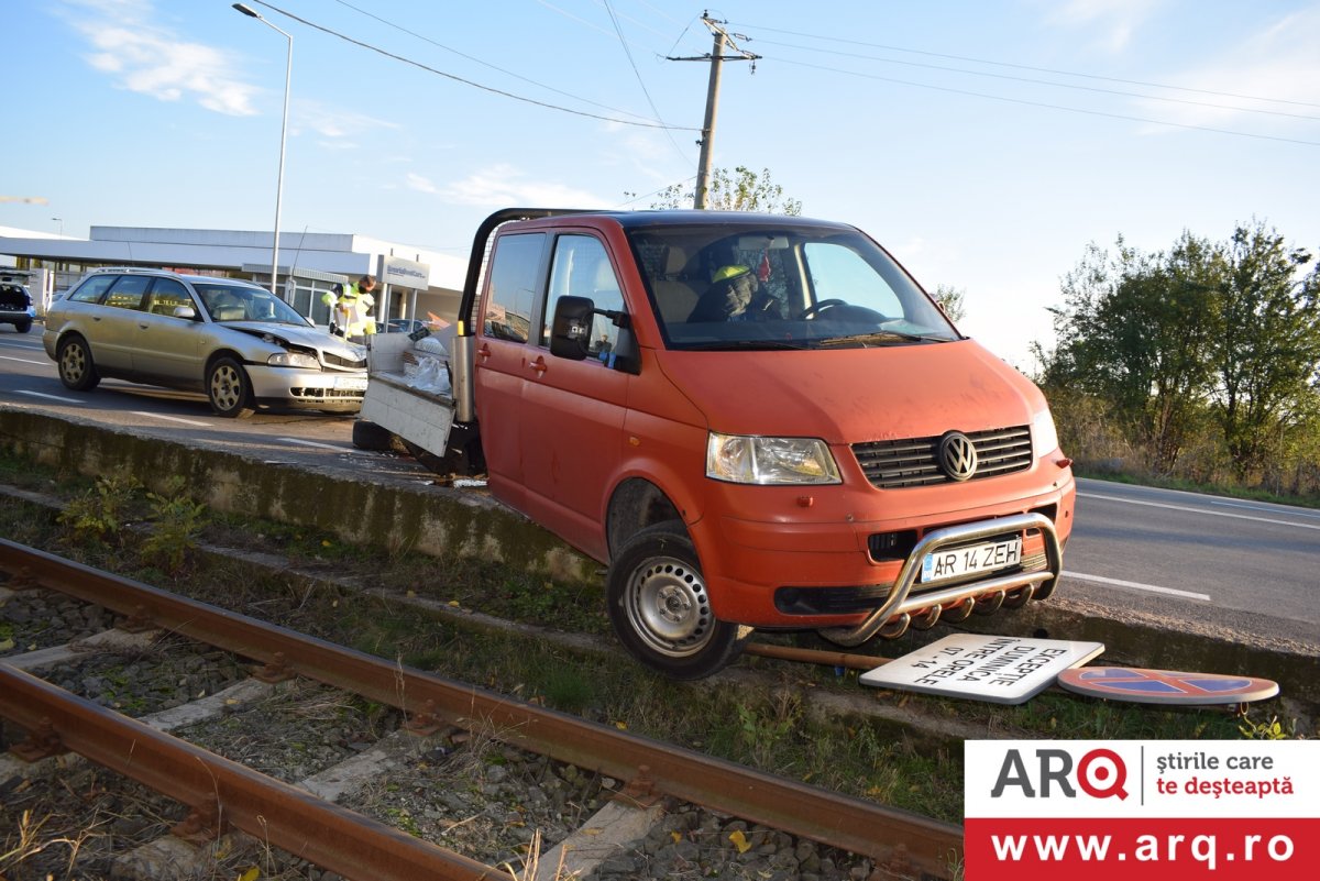 Accident cu AUDI contra VW și o femeie rănită lângă Piața de Mașini