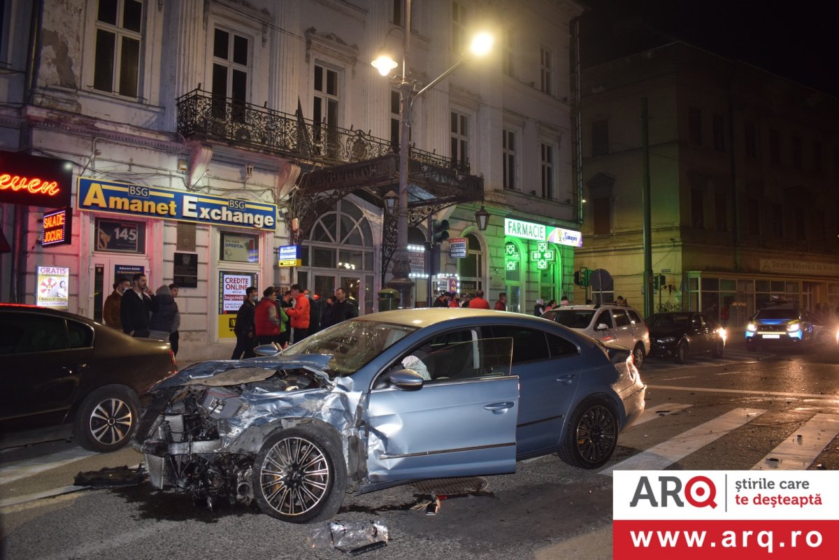 Accident între un AUDI și un VW, cu doi răniți grav și o tentativă de fugă de la locul faptei