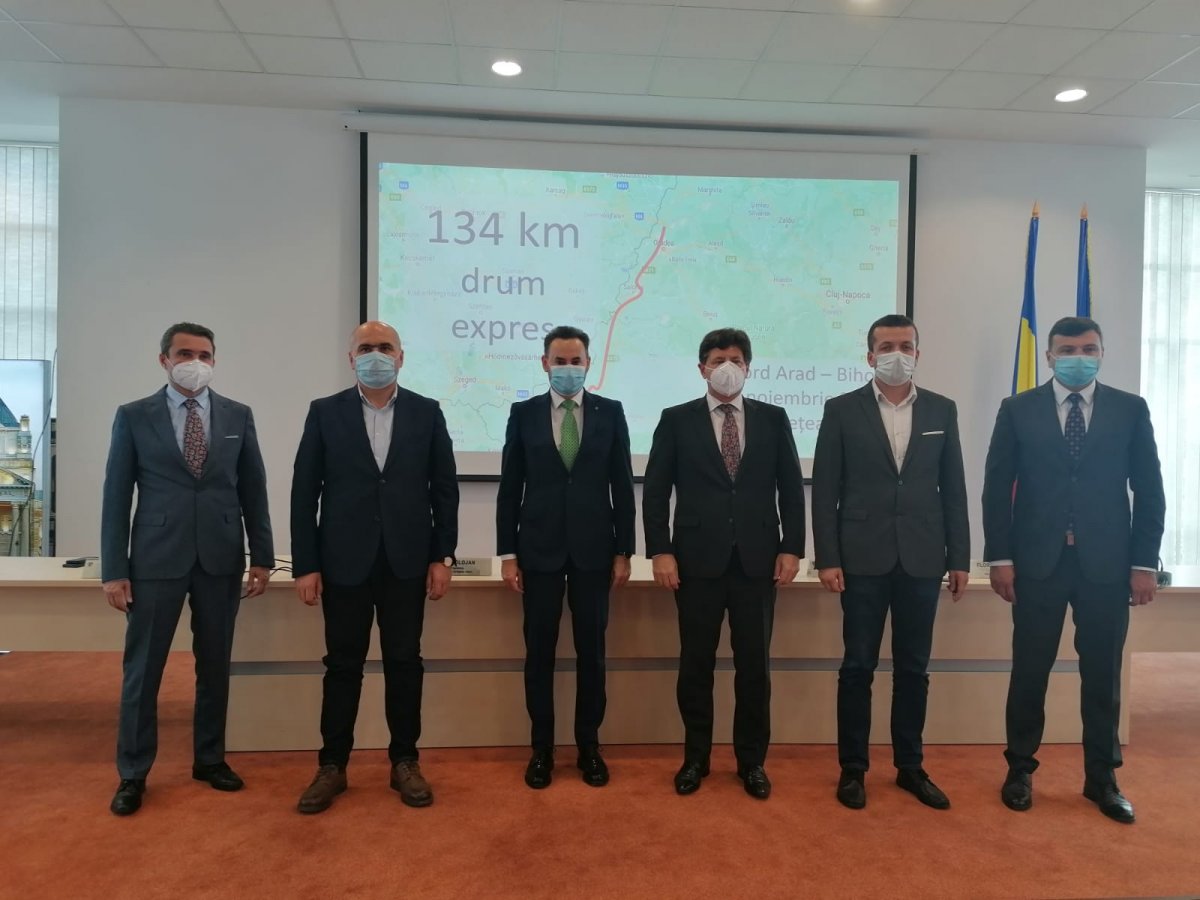 Primăria Arad, Consiliul Județean, Primăria Oradea și CJ Bihor au semnat parteneriatul pentru realizarea drumului expres Arad-Oradea