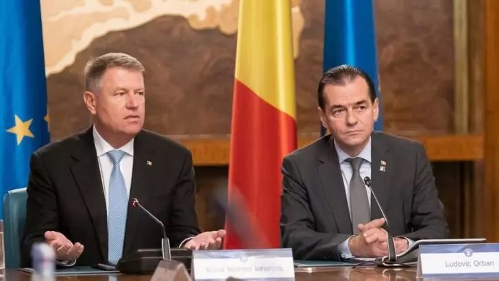 LOCKDOWN | Klaus Iohannis, la ședința de Guvern: ,,Sunt necesare MĂSURI ferme. Școlile vor trece TOATE în online, angajații la telemuncă, magazinele se vor închide la 21.00”