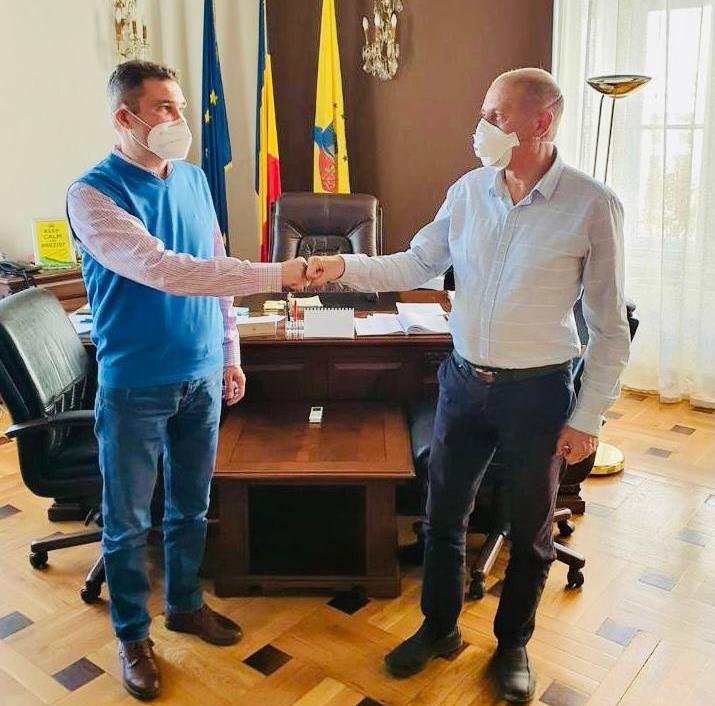 Primarul Călin Bibarț s-a întâlnit cu dr. Virgil Musta; vezi ce au discutat / UPDATE: Aparate de oxigen pentru pacienții care se tratează acasă