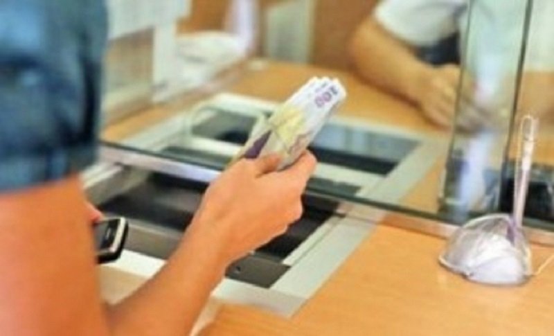 VIDEO Jaf cu bilețel la o bancă din București: 