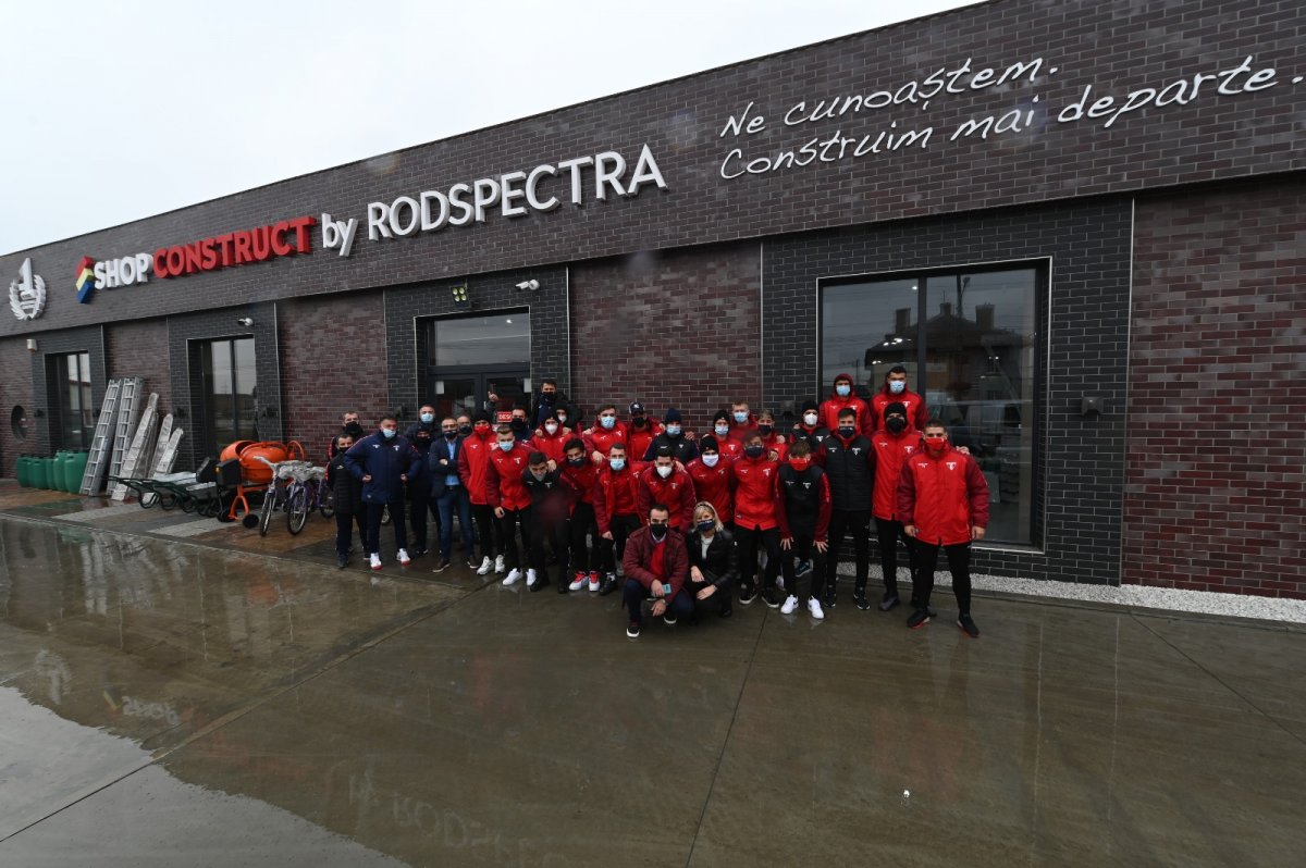 UTA, echipa noastră fanion, a vizitat Rodspectra, unul dintre sponsorii echipei şi un brand important în Arad (Nr. 1 în comercializarea  materialelor de construcţii în judeţul Arad - conform listafirme.ro)