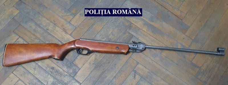 Bărbat din Gyula prins la Chișineu-Criș, cu pușca-n cimitir; dacă merge cu praştia scăpa fără dosar penal