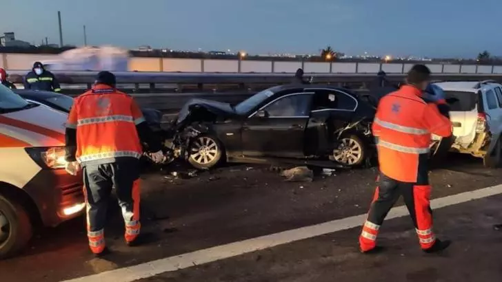 FOTO - Accident în lanț, luni dimineața, pe Autostrada București-Pitești: 6 răniți, 10 mașini distruse