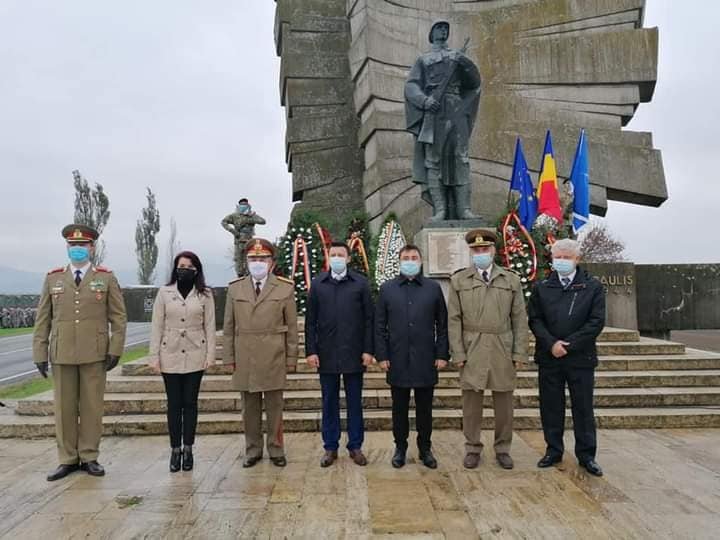 Ziua Armatei Române celebrată la Păuliș; Glad Varga: „Încrederea noastră în cei care şi-au pus viaţa în slujba naţiunii este deplină”