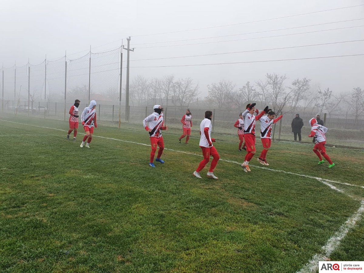 ”Piros Security Lioness” este în play-off-ul superligii naționale de fotbal feminin chiar dacă mai are de jucat un meci restanță.  Universitatea Alexandria - Piros Security 2-3