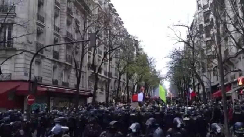 Zeci de oameni arestați la protestele violente din Paris, față de un proiect de lege care vizează siguranța națională