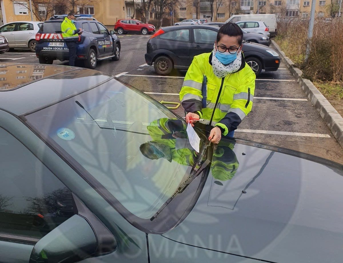 Reconsul și Poliția Locală stau cu ochii pe șoferii care folosesc fără drept parcările de reședință (FOTO)