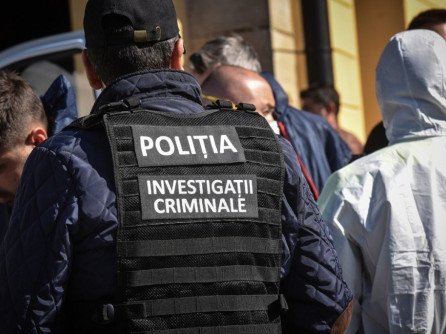 Duşi în arest de către poliţiştii Serviciului de Investigaţii Criminale