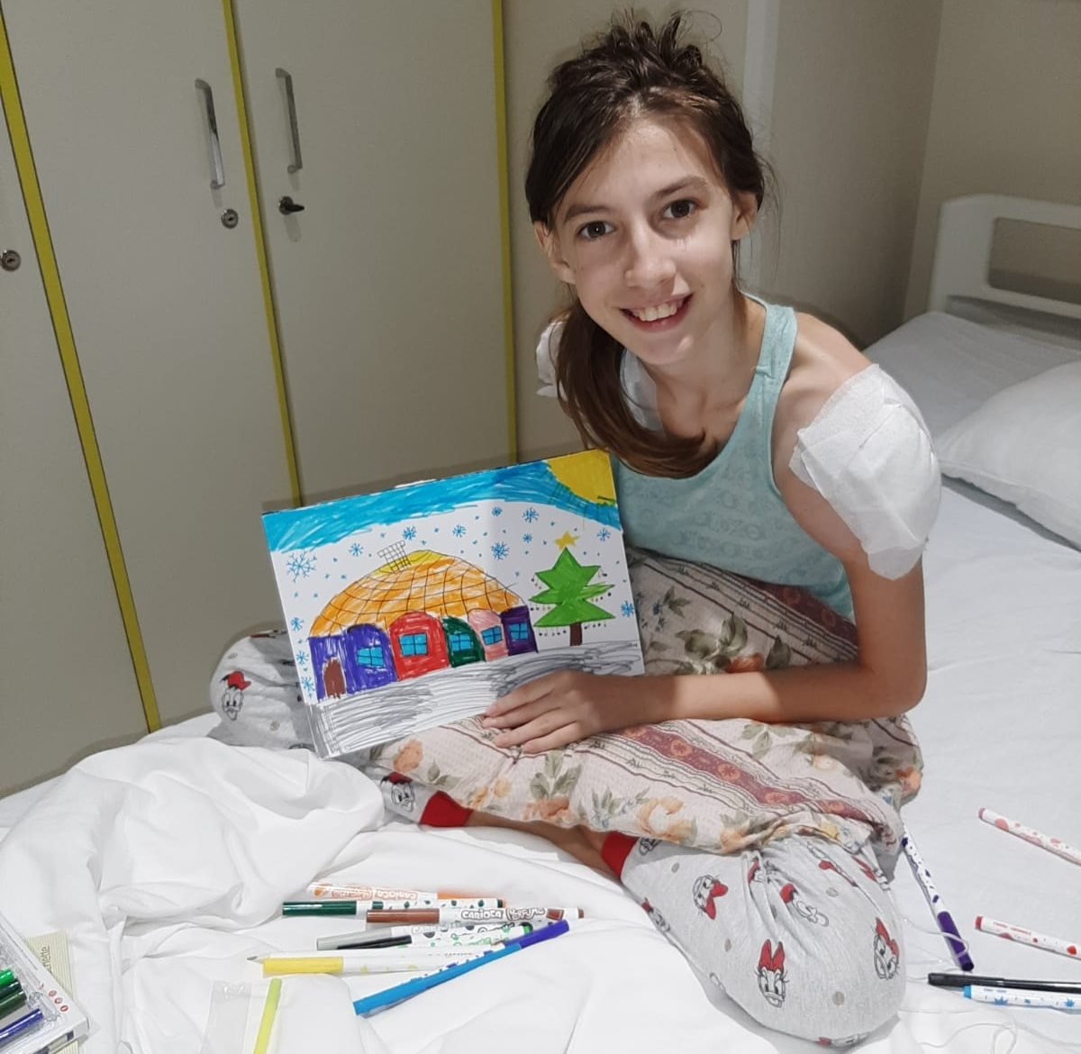 Alexia, o fetiță de 11 ani din Arad, are nevoie de 50.000 de euro pentru a fi operată în străinătate; i s-a descoperit o tumoră malignă osoasă