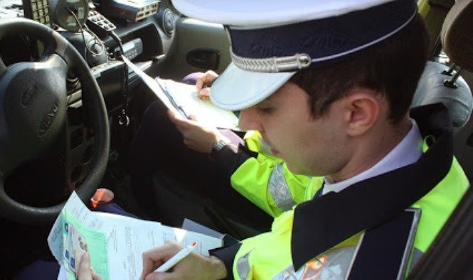 Sărbătorile au venit cu o avalanşă de şoferi fără permis; credeau că poliţiştii au plecat în concediu