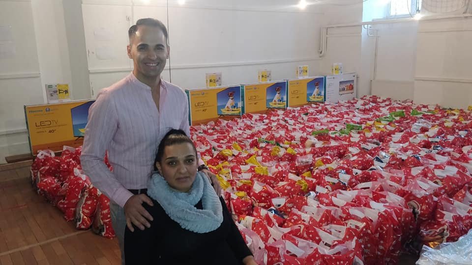 Voluntarul Valentin Căldăraş a colorat sărbătorile a 800 de copii din familii defavorizate