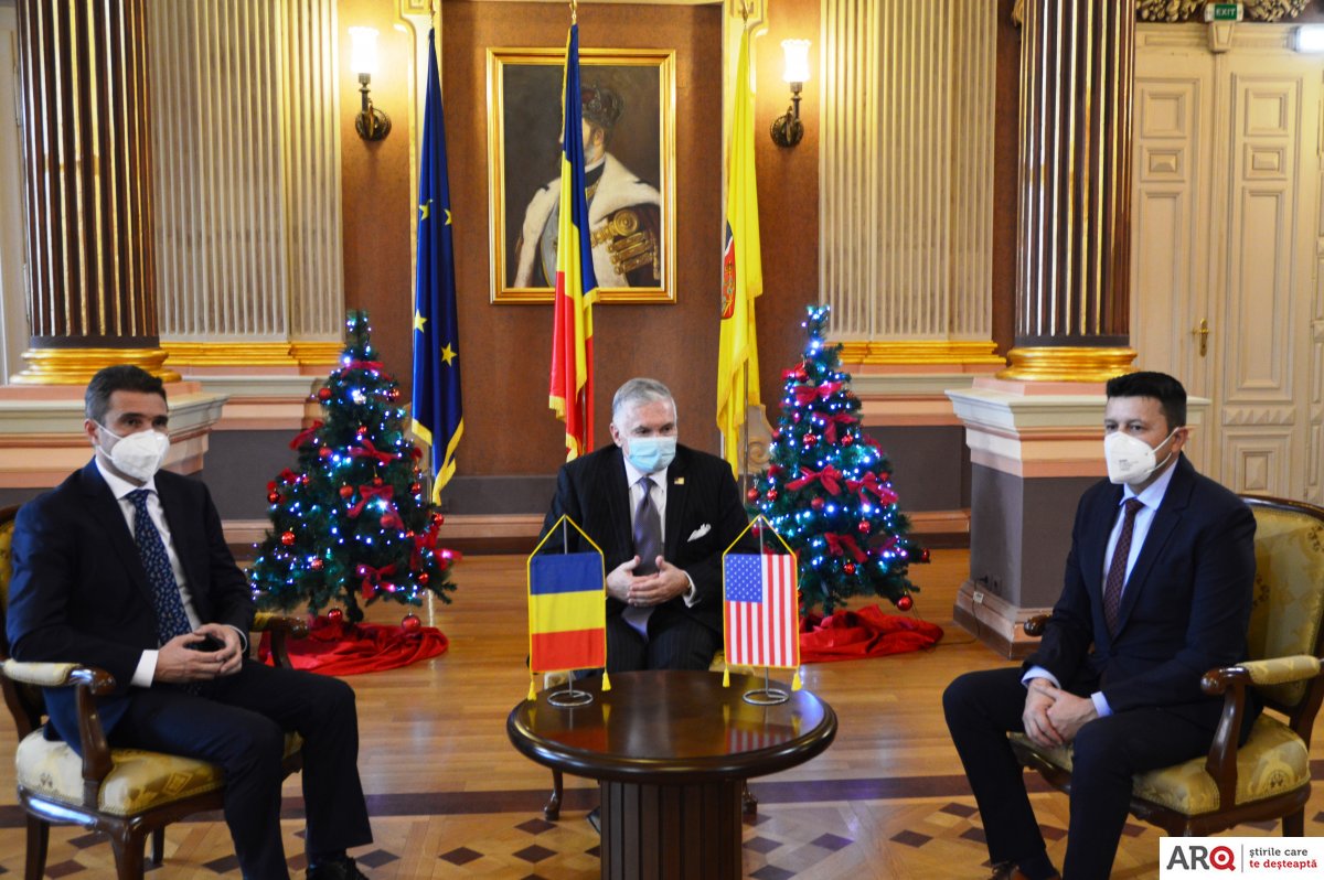 Primarul Călin Bibarț și vicepreședintele CJA Ionel Bulbuc s-au întâlnit la Arad cu Ambasadorul SUA în România; vezi despre ce au discutat (FOTO)