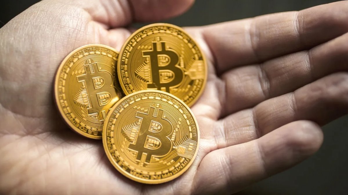 Bitcoin a înregistrat un nou record! A depășit pragul de 30 de mii de dolari pentru prima dată în istoria sa