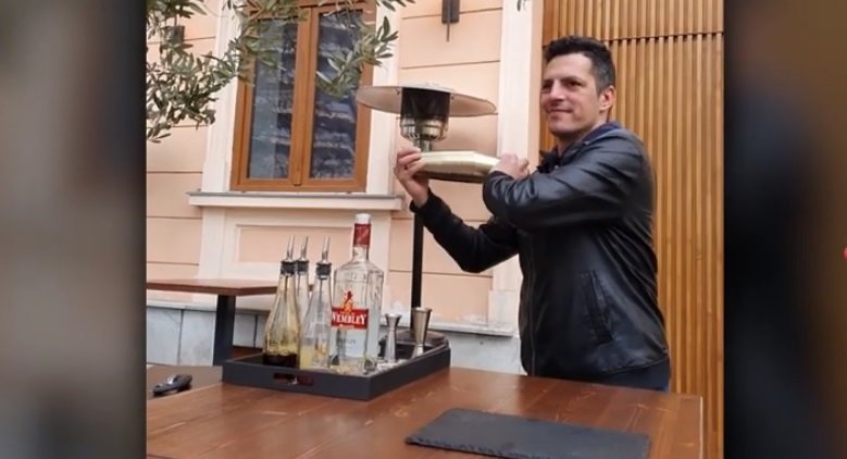 Daniel Kosztandi, arădeanul care demonstrează că meseria de barman poate fi şi o artă
