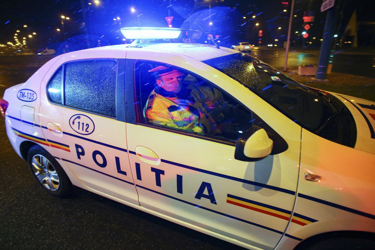 Nu a ţinut cont că i-au dat viaţă, aşa că i-a ameninţat cu moartea