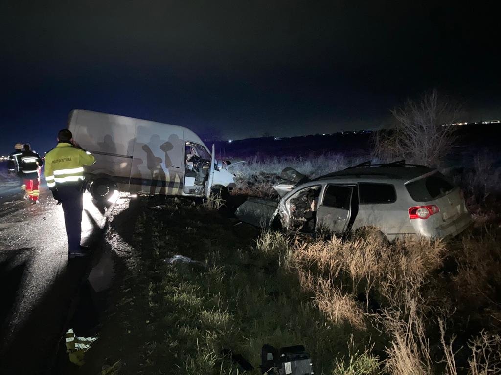 Accident cu Volkswagen contra microbuz pe drumul Arad - Iratoșu