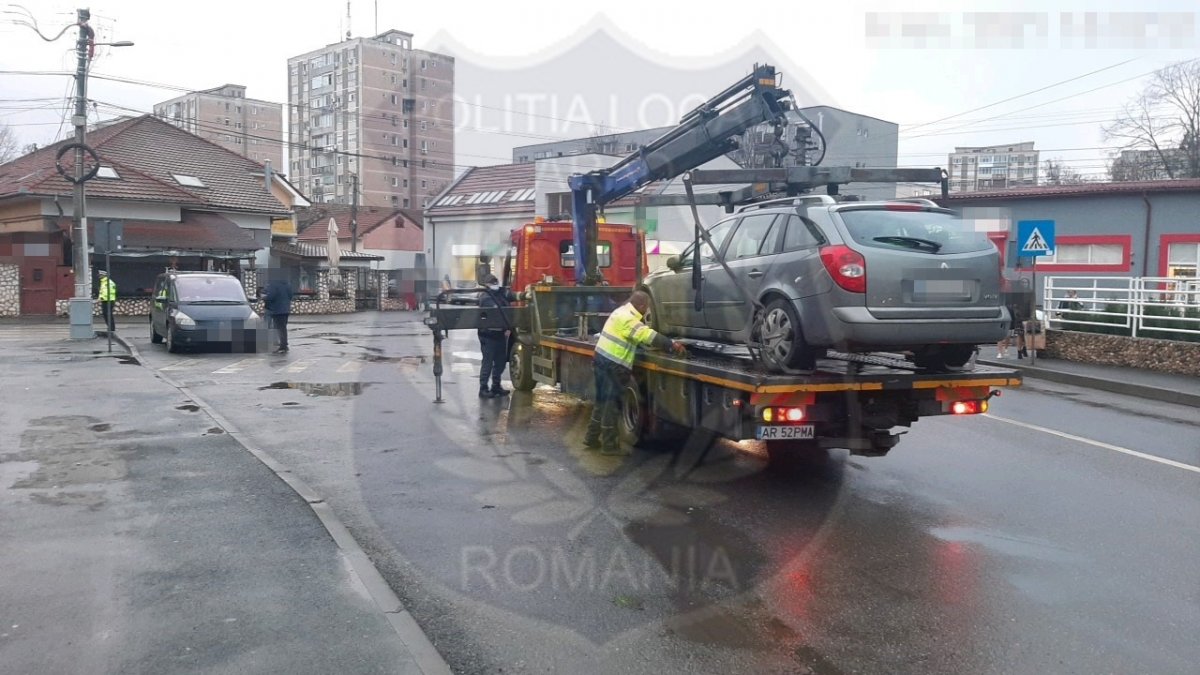 Câte maşini parcate în locuri interzise au fost ridicate în primele trei zile ale săptămânii (FOTO)