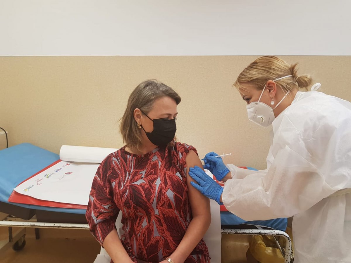 Aproape 1.300 de cadre medicale au fost vaccinate la Arad în primele patru zile de la debutul campaniei