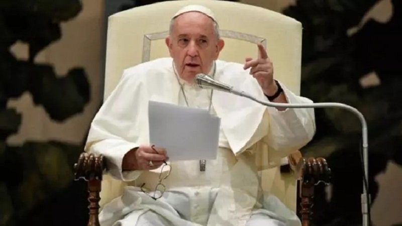 Papa Francisc se vaccinează împotriva Covid-19: ,,Este o alegere etică