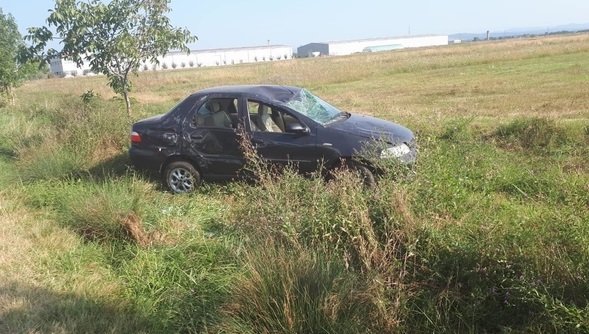 Unul a ajuns cu maşina pe câmp, celălalt a intrat cu motocicleta într-o maşină din cauza alcoolului