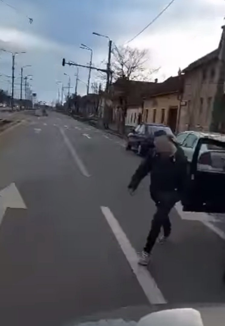 Încăierare în trafic pe o șosea principală din Arad - VIDEO