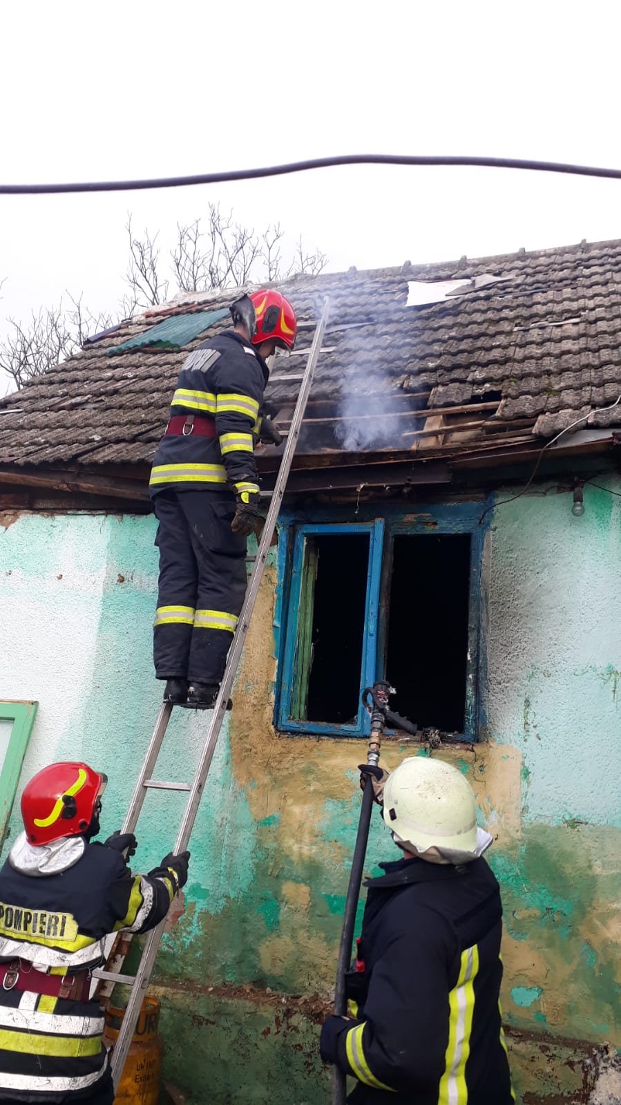 O femeie a murit într-un incendiu care i-a cuprins locuința, la Păuliș