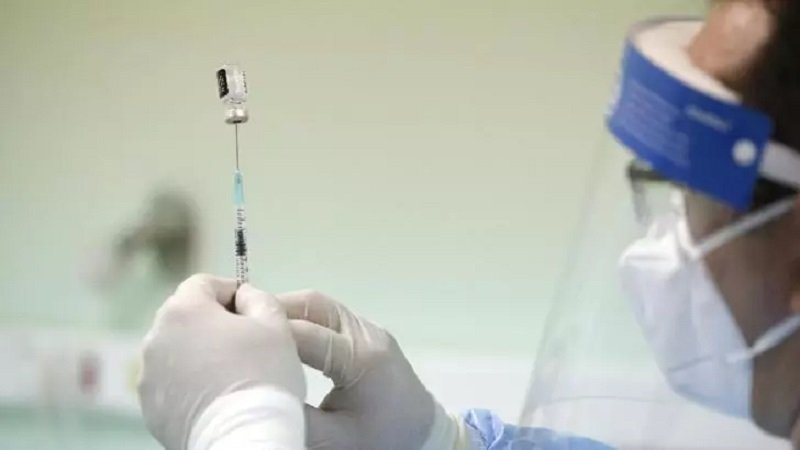 Câţi arădeni s-au vaccinat împotriva COVID-19 şi câţi au făcut deja rapelul